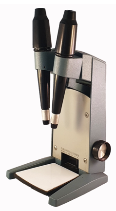 A close-up of a microscope
Description automatically generated