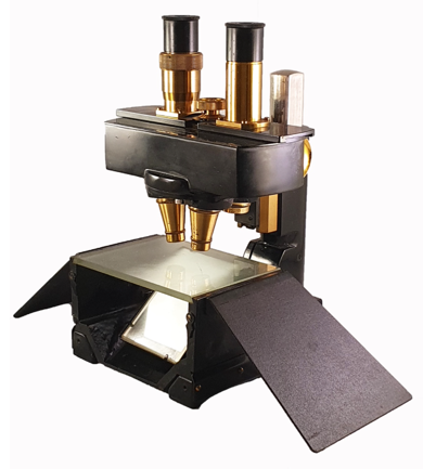 A black and gold microscope
Description automatically generated