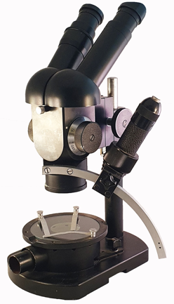 A close-up of a microscope
Description automatically generated