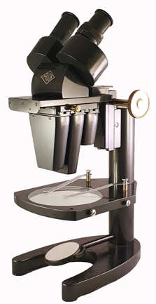 A close-up of a microscope
Description automatically generated