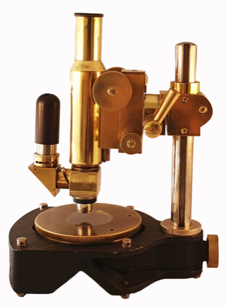 A gold and black microscope
Description automatically generated