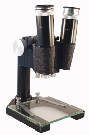 A close-up of a microscope
Description automatically generated